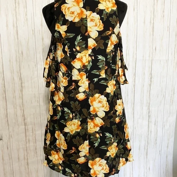 Umgee Cold Shoulder Floral Dress Size Small - Picture 3 of 8